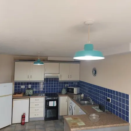 Cathedral Court * אניס